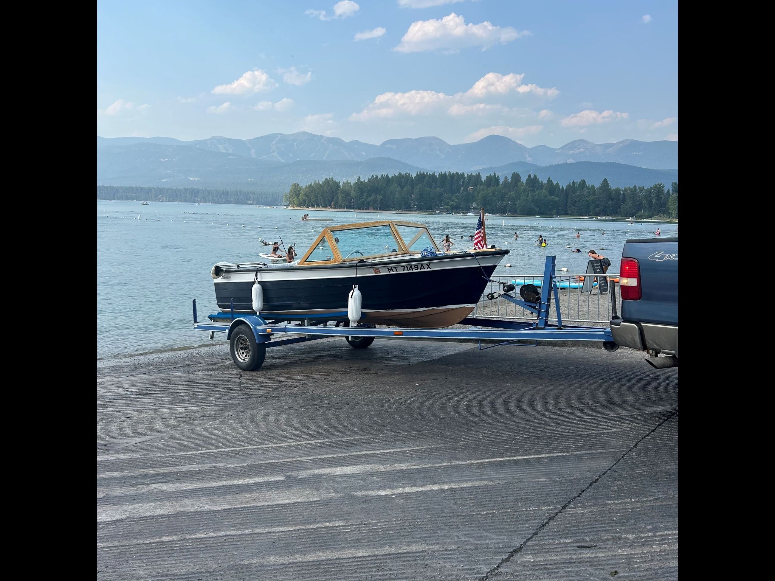 Boat leaving lauch at City Beach 2023